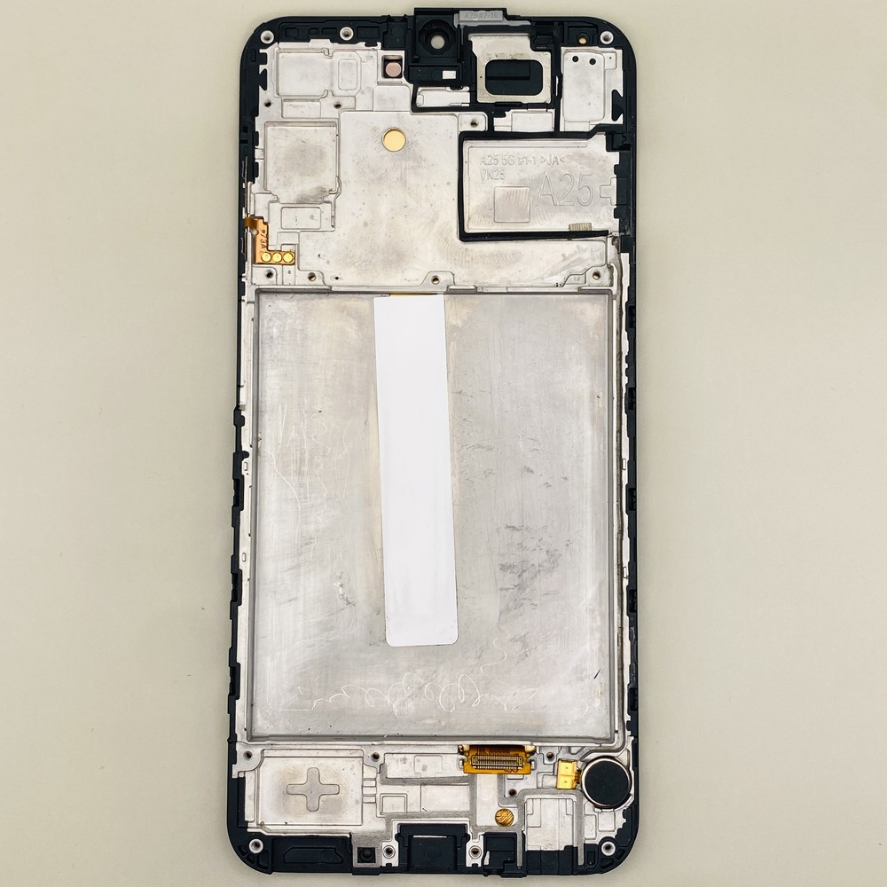 ال سی دی سامسونگ گلکسی A25 (مدل SM-A256) فلت آی سی - نمای نزدیک