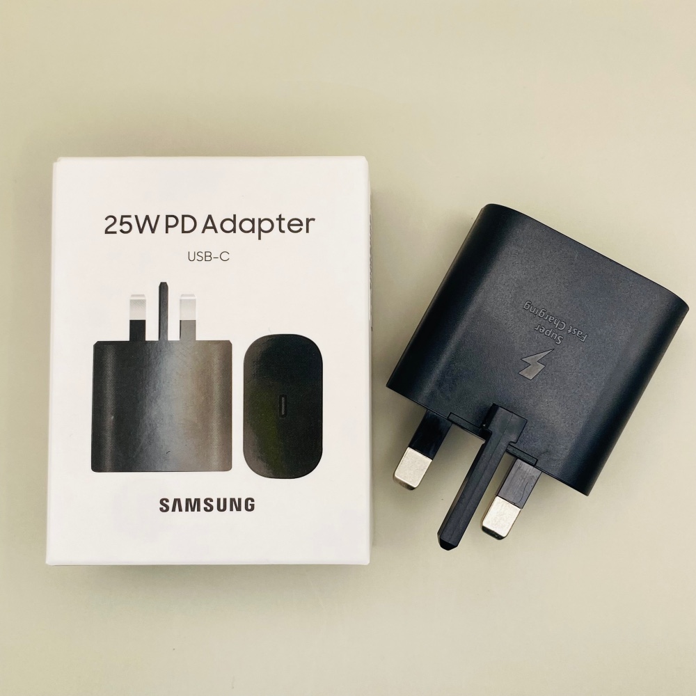 شارژر دیواری سامسونگ ۲۵ بیست و‌پنج وات اورجینال با گارانتی -samsung charger 25W fast charging original - نمای نزدیک
