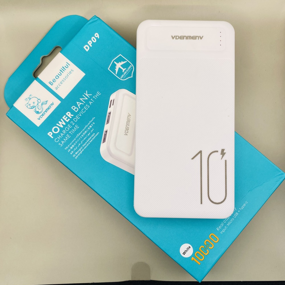 پاوربانک ۱۰،۰۰۰ میلی‌آمپر مدل DP09 / DP099 با گارانتی ۱۲ ماهه - Power Bank قابل حمل و شارژ سریع - نمای نزدیک
