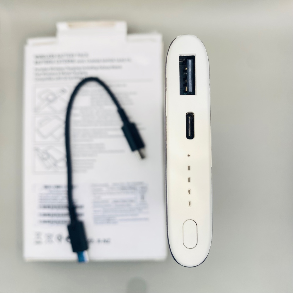 پاوربانک ۱۰،۰۰۰ میلی‌آمپر سامسونگ وایرلس Type-C با گارانتی ۱ ساله | Samsung 10000mAh Wireless Power Bank - نمای بسته بندی