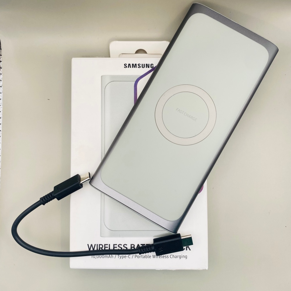 پاوربانک ۱۰،۰۰۰ میلی‌آمپر سامسونگ وایرلس Type-C با گارانتی ۱ ساله | Samsung 10000mAh Wireless Power Bank - نمای نزدیک